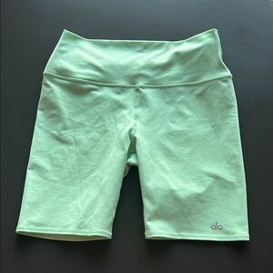 ALO Yoga Women's Light Green Bike Shorts
